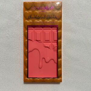 CHOCOLATE AND PEACHES CONTAIN 16 SHIMMER AND MATTE EYESHADOWS